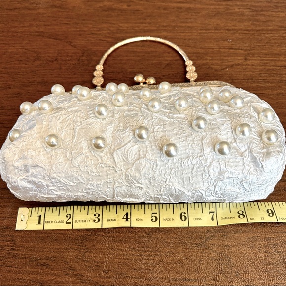 NWOT Adorable Dressy White Purse - Picture 5 of 5